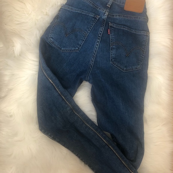 Jean Levi’s Slim à la mode neuf - Picture 2 of 2